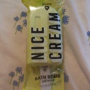 Kiwi water bath bomb